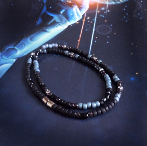 Náhrdelník pro muže MINTAKA25 /sklo stříbrný modré jemný decentní handmade pro muže pro pány malé korálky černomodrý pánský šperk šperk pro muže choker pánské korále bižuterie pánská obojek pro muže kuličky na krk tmavý náhrdelník korále černé korále s listrem duhové skleněné hvězdný pánský náhrdelník 