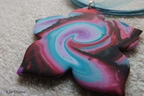 Přívěsek Lorena květ náhrdelník přívěsek velký fialová růžová květ tyrkysová polymery fimo vínová abstraktní postříbřené stužka šňůrka organzová voskovaná polymerové hmoty 