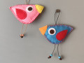 Barevní ptáčci z filcu V.