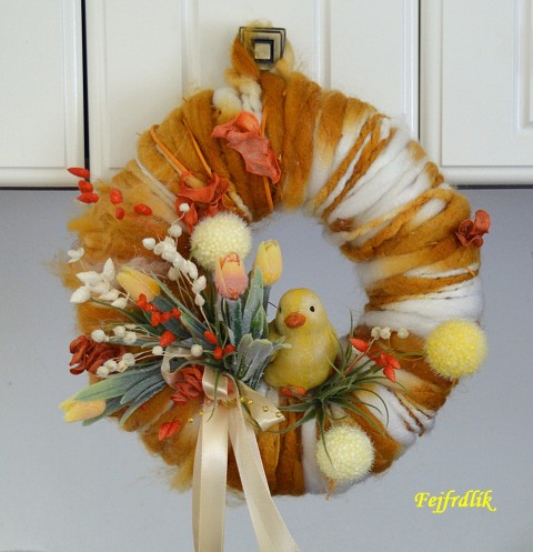 kuřátko mezi bambulkami.. jarní jaro věneček velikonoce kuřátko oranžový malý do bytu žlutooranžový 