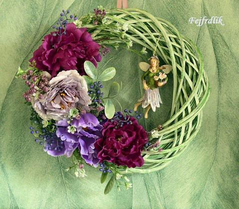 věnec ,,květinová víla ,, 