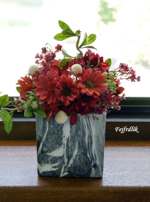 kopretiny v mramoru..:) domov dekorace dárek narozeniny kostka kopretiny černobílá mamince celoroční aranžmá mramorová 