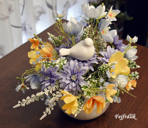 svěží den.. domov dekorace svěží levandulová žlutá květináč bohatá květinová do bytu na komodu jaro-léto 