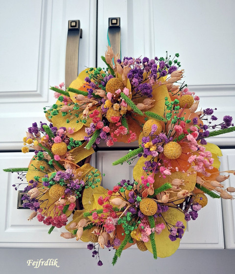 věneček ,,sluníčkový den,, :) domov dekorace interiér žlutá věneček pestrý veselý eukalyptový sušinový stabilizovaný 