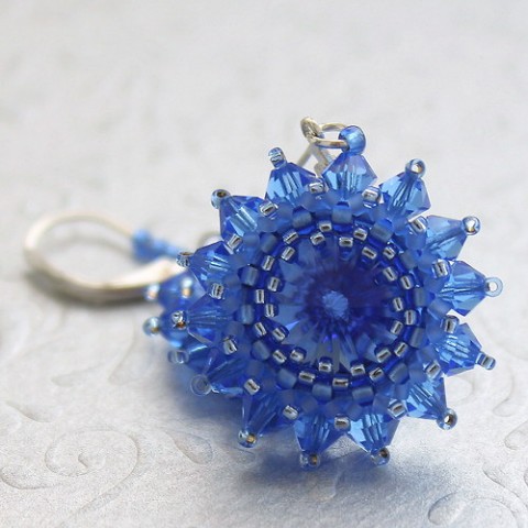 Náušnice Aquino šperky náušnice modrá šité swarovski stříbrná rivoli rokajl náušky beadweaving noc ples slavnostní lesklé disco pomněnky třpytivé večírek party earrings 