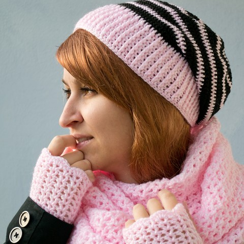 Luxusní třpytivá sada dárek in sníh zima lesklá podzim růžová čepice háčkovaná jarní čepička dívčí moderní pletení dáreček žena černá dáma proužky jaro šedá pruhovaná příjemná ruka dámská cool zimní pruhy lesk lila luxusní třpyt módní stříbrná třpytivá pink dívka luxus pletená slečna podzimní dlouhá led návleky rukavice ruce proužek příze mráz chlad čepka proužkovaná třpytivé slušivá ženská bezprsťáky exclusive lurex lurexová exkluzivní šedivá bezprsté exclusivní dovoz proužkatá houmleska homeleska homelesska houmles pruhatá 