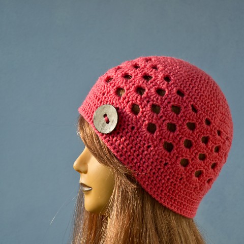 Dámská elegantní čepice dárek sníh zima květina oranžová podzim růžová čepice háčkovaná čepička dívčí moderní elegantní dáreček žena háčkování dáma příjemná lososová květ dámská kytička kytka elegance zimní knoflík módní pink dívka slečna podzimní led meruňková broskvová příze mráz chlad čepka hřejivá maminka slušivá ženská 