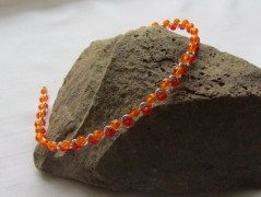 Černý saténový kvítek