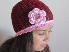 Černý saténový kvítek