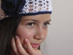 Černý saténový kvítek