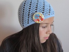 Černý saténový kvítek