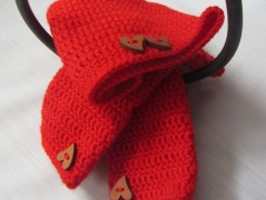 Černý saténový kvítek