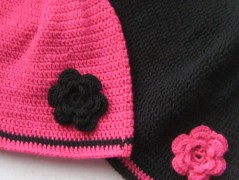 Černý saténový kvítek