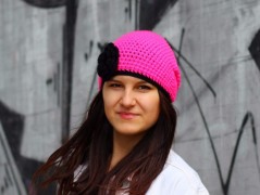 Černý saténový kvítek