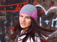 Černý saténový kvítek