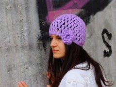 Černý saténový kvítek