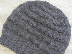 Černý saténový kvítek