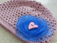 Černý saténový kvítek