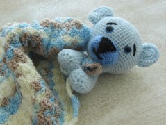 Černý saténový kvítek