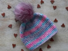 Černý saténový kvítek