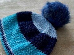 Černý saténový kvítek