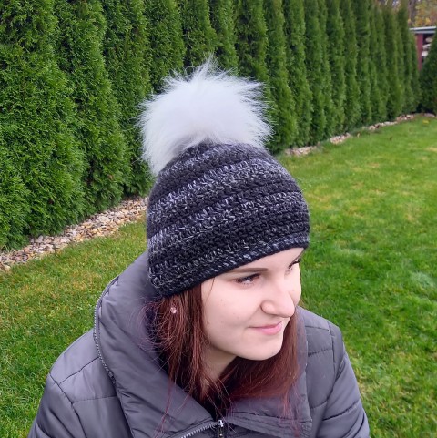 Háčkovaná čepice s bambulí pletená zimní čepice čepka zima  