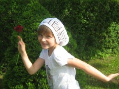 Černý saténový kvítek