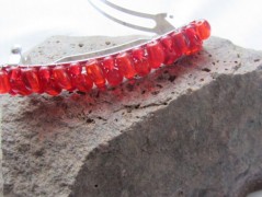 Černý saténový kvítek