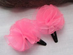 Černý saténový kvítek