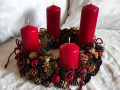 Adventní věnec do červené