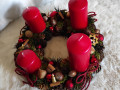 Adventní věnec do červené