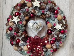 Jarní věnec s čemeřicí