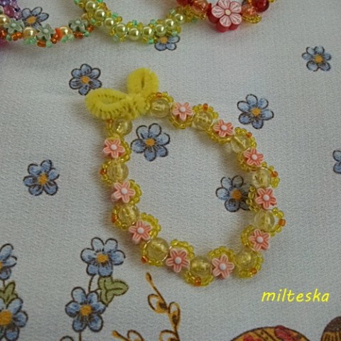 kraslice žlutooranžová dekorace korálky květina oranžová žlutá jaro velikonoce výzdoba stužka vejce kraslice vajíčko mini svátky 