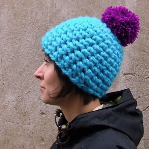 Čepice Modravka fialová modrá fialová čepice neon zimní teplá čepka bambule objemná neonová fosforeskující hdwk vlelká 