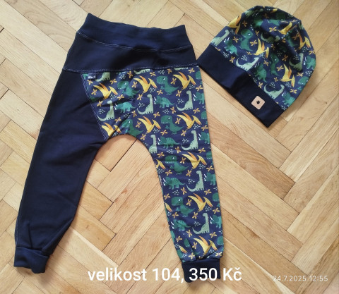 Dinosauří tepláčky s čepičkou čepice tepláky 