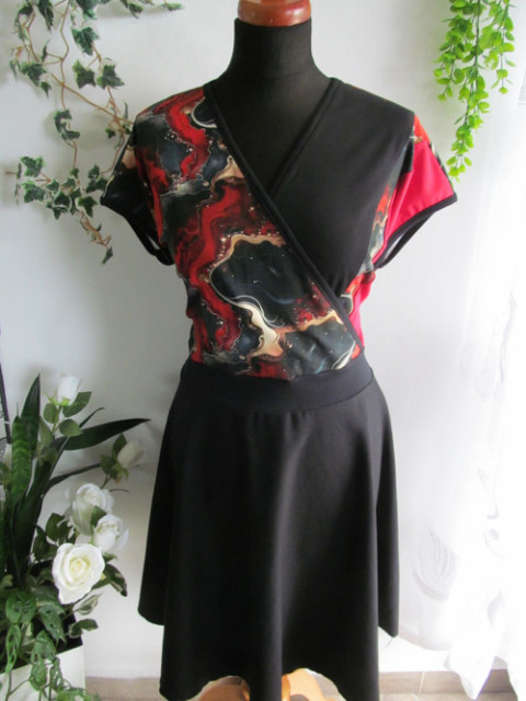 ŠATY-PŮLKOLOVÁ SUKNĚ 