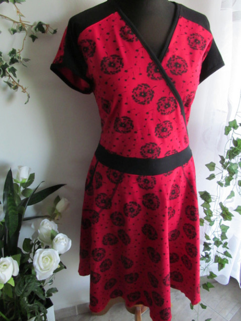 ŠATY-PŮLKOLOVÁ SUKNĚ 