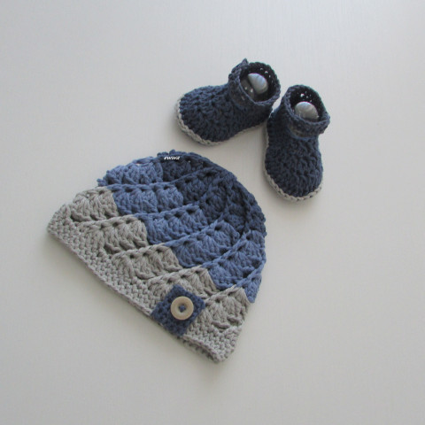 Čepička + botičky děti modrá podzim háčkovaná jarní čepička bavlna klučičí jaro šedá souprava podzimní kluk botičky soupravička unisex handmade set modrošedá capáčky džínová pro kluky modrá džínová 
