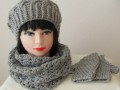 Háčkovaný baret +nákrčník +rukavice