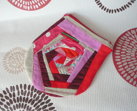 Taštička v červeném. červená taštička kosmetická taštička na kosmetiku taštička na doklady riflová barevná 