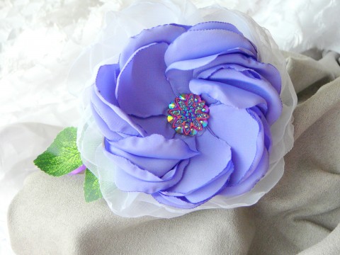 Čelenka s šeříkovým květem. holčička dívčí barevná ozdoba čelenka béžová rekvizita pink mašlička tyrkys smetanová mentol čokoláda čelenka pro holčičku vlasová ozdůbka 