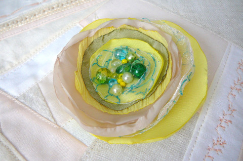 Brožka citronová. brož šperk smetanová citronová opalovaná capučinová capučino 