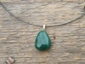 Přívěsek z jadeitu na pevném lanku