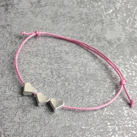 Tři srdíčka - růžový náramek růžová srdíčko voskovaná šňůrka ochranný kabbalah 