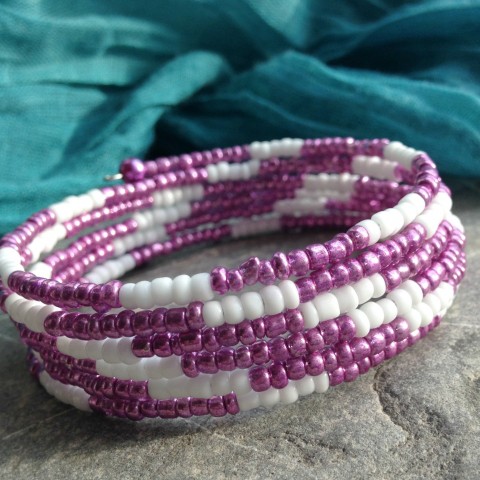 Růžovo-bílý náramek korálky růžová bílá 