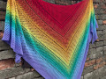 Duhové zachumlání - háčkovaný pléd