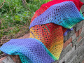 Duhové zachumlání - háčkovaný pléd