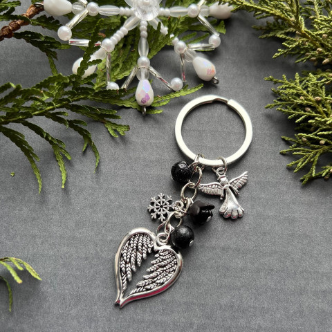 Andělský přívěsek černý přívěsek dárek zima anděl andílek křídla ochránce vločka na kabelku 