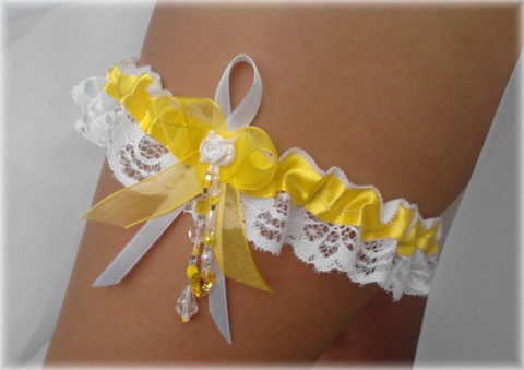 Swarovski ŽLUTÁ / BÍLÁ šperk dárek elegantní bílá láska žlutá svatba žlutý bižuterie sexy bílý svatební romantický dárkový nevěsta wedding podvazek hochzeit svatební šaty podvazkový pás korálkykrajka 