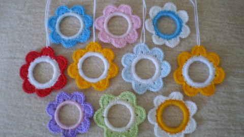 Závěsná kytička-kroužek na ubrousek dárek vánoce háčkovaná vánoční velikonoce ozdoba kytička aplikace kroužek velikonoční ozdobný kroužek na ubrousek kroužek na ubrousky 